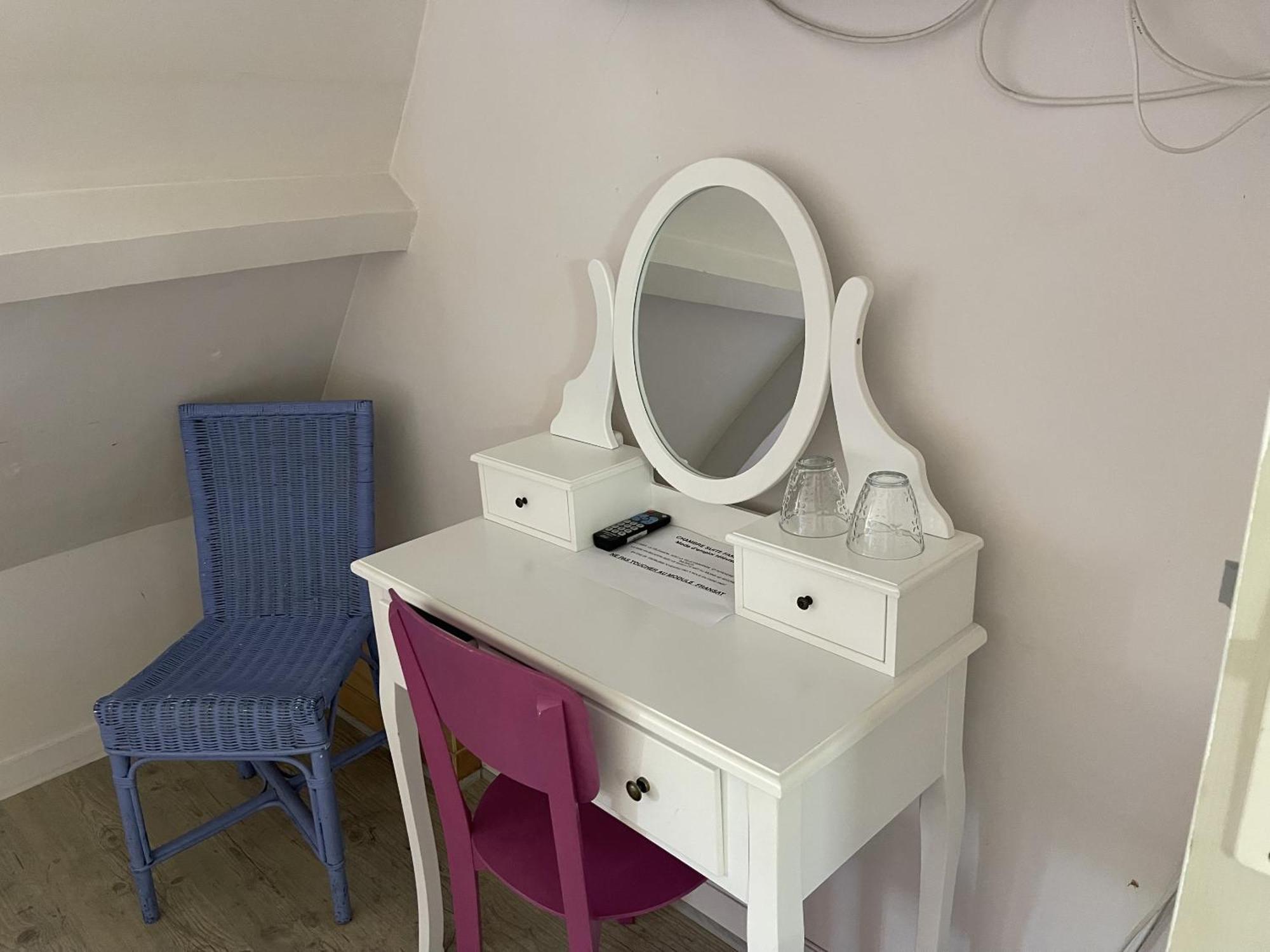 Hotel La Colliniére Sainte-Gemme-Moronval Habitación foto